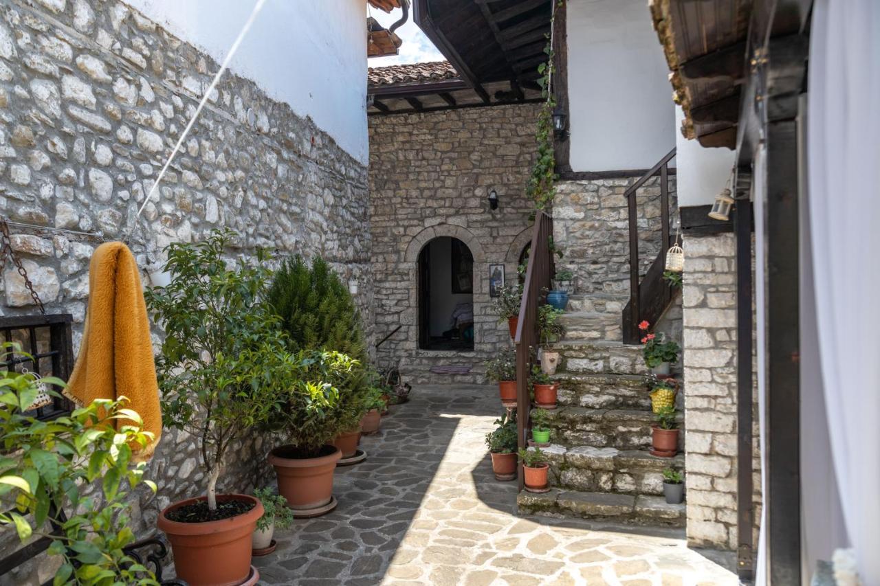 Bujtina Kodiket Guesthouse بيرات المظهر الخارجي الصورة