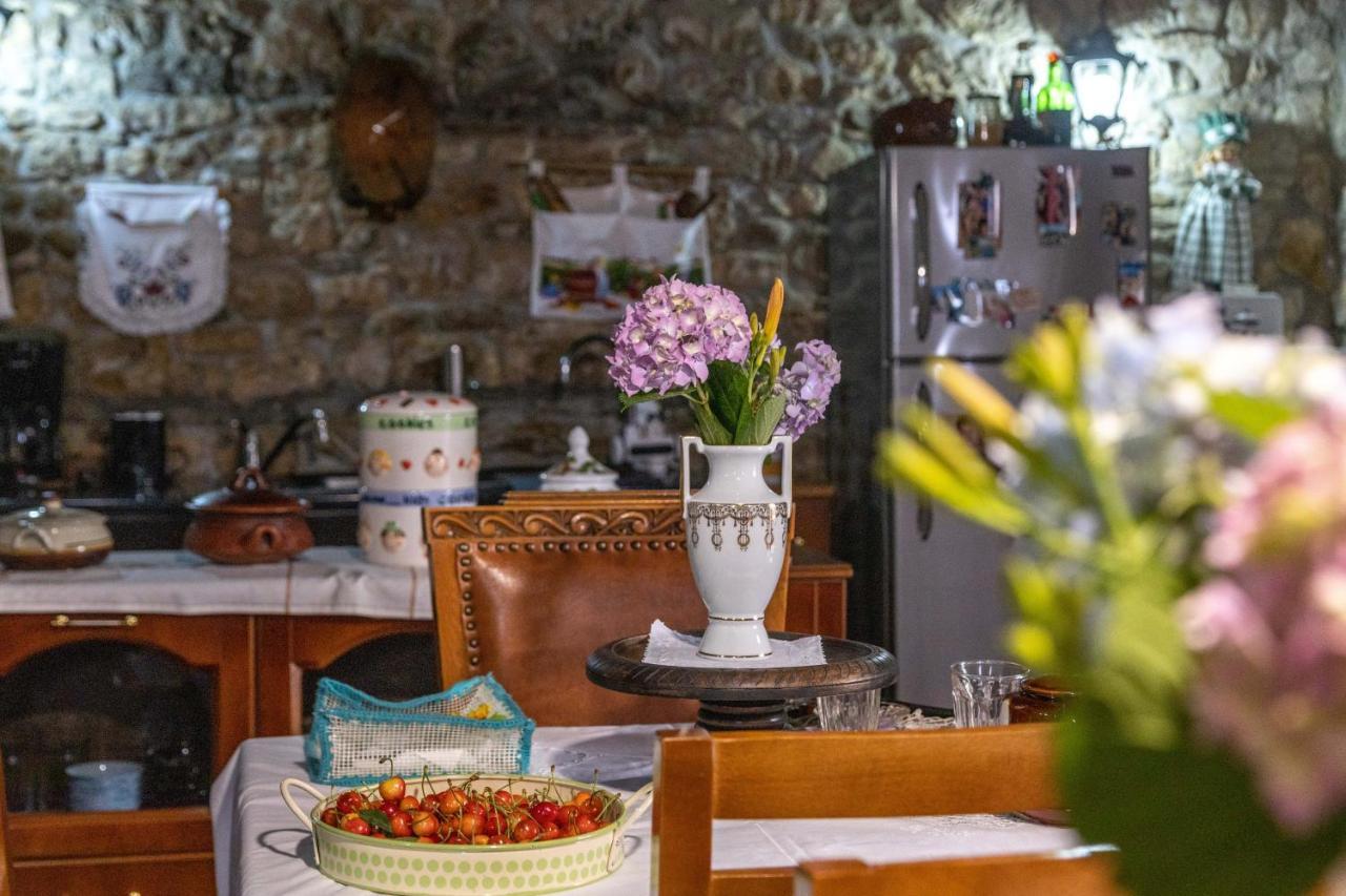 Bujtina Kodiket Guesthouse بيرات المظهر الخارجي الصورة