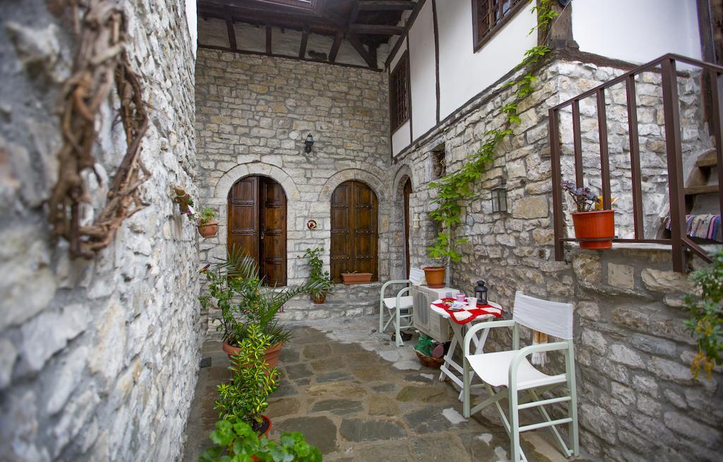 Bujtina Kodiket Guesthouse بيرات الغرفة الصورة