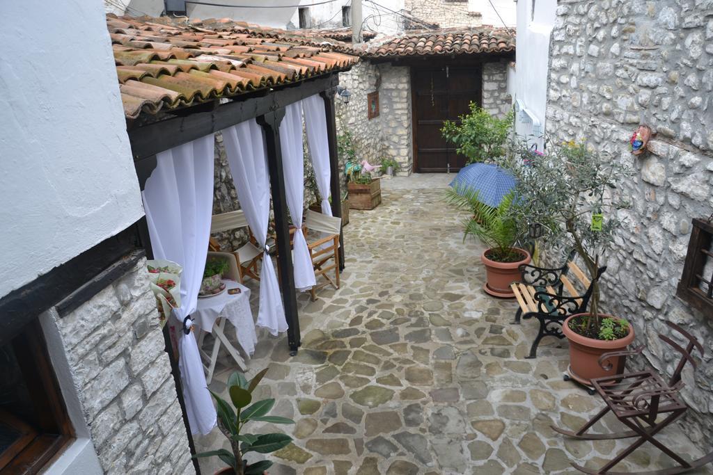 Bujtina Kodiket Guesthouse بيرات المظهر الخارجي الصورة